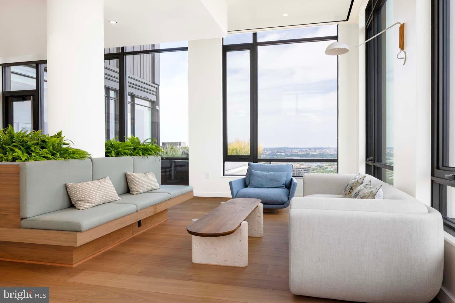 CRYSTAL CITY - Residential Lease