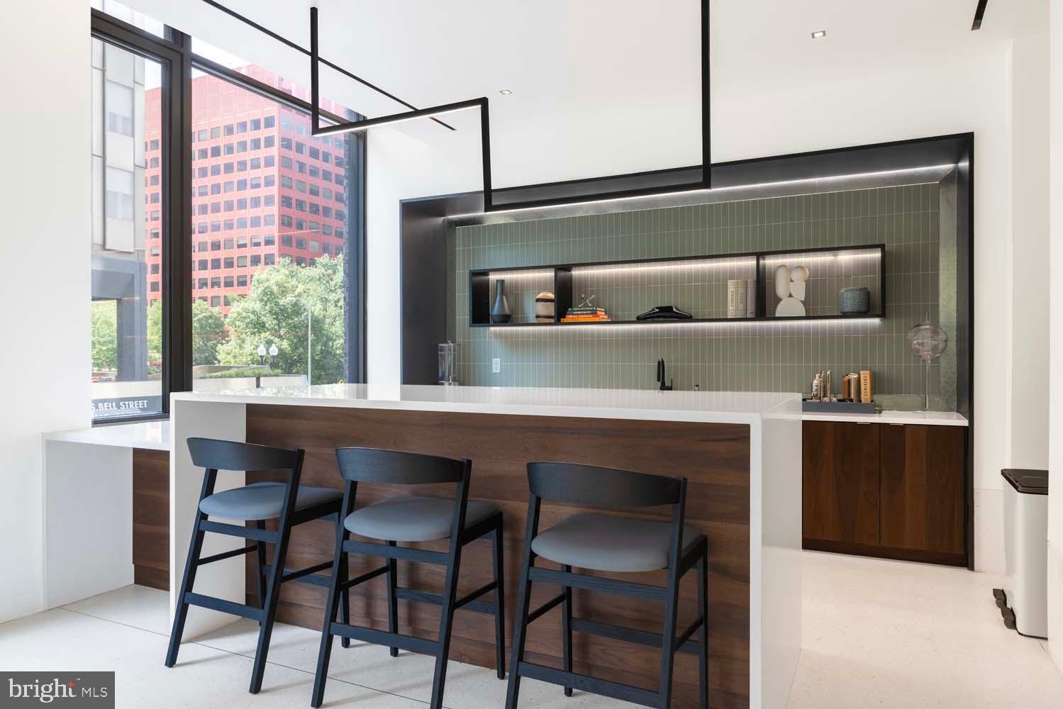 CRYSTAL CITY - Residential Lease