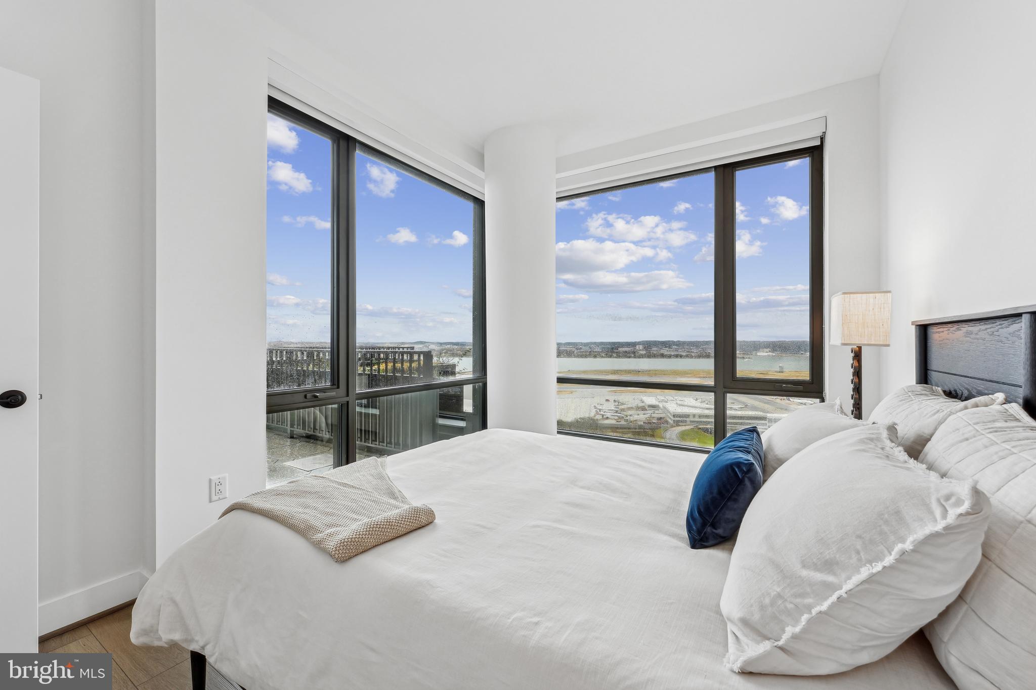 CRYSTAL CITY - Residential Lease