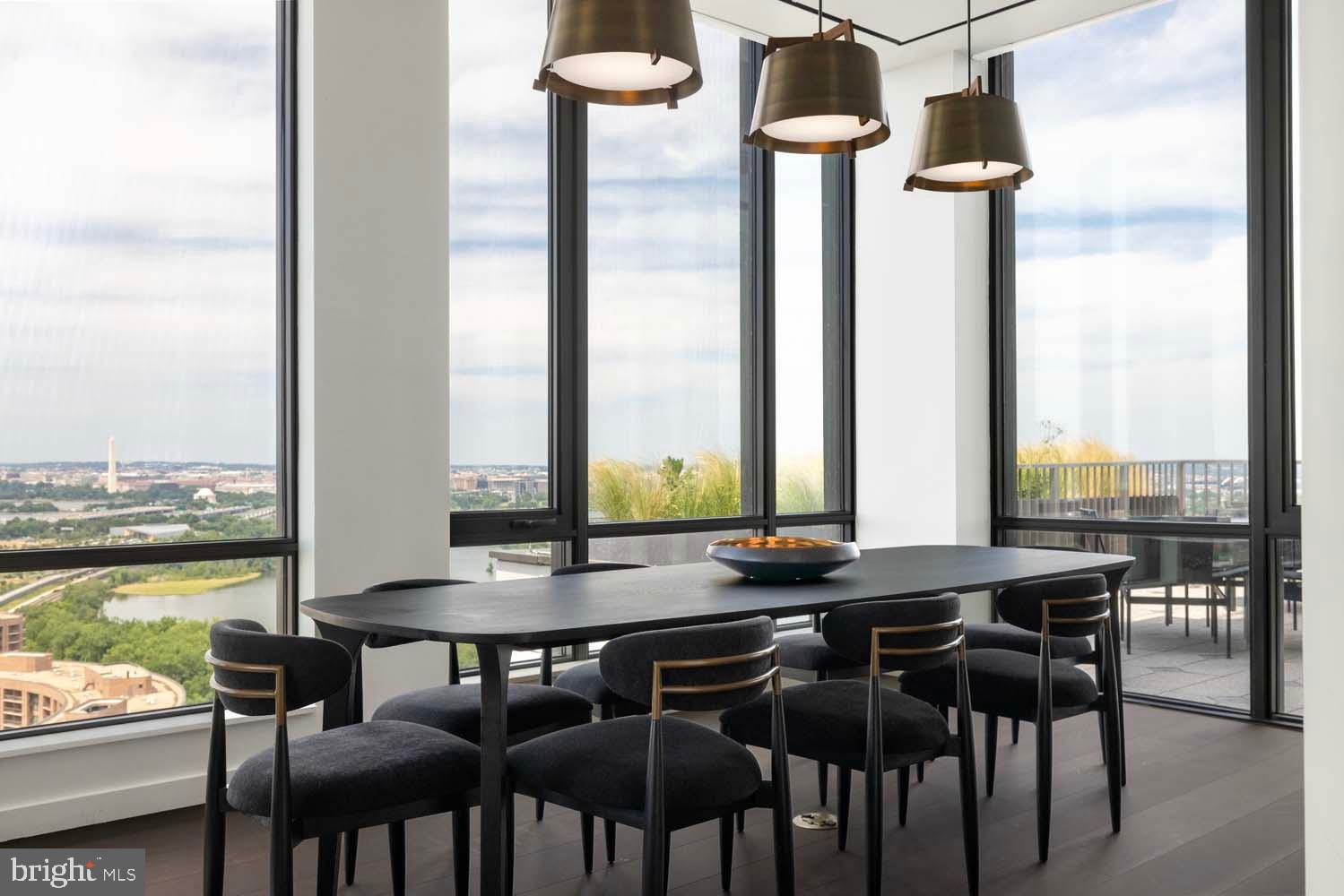 CRYSTAL CITY - Residential Lease