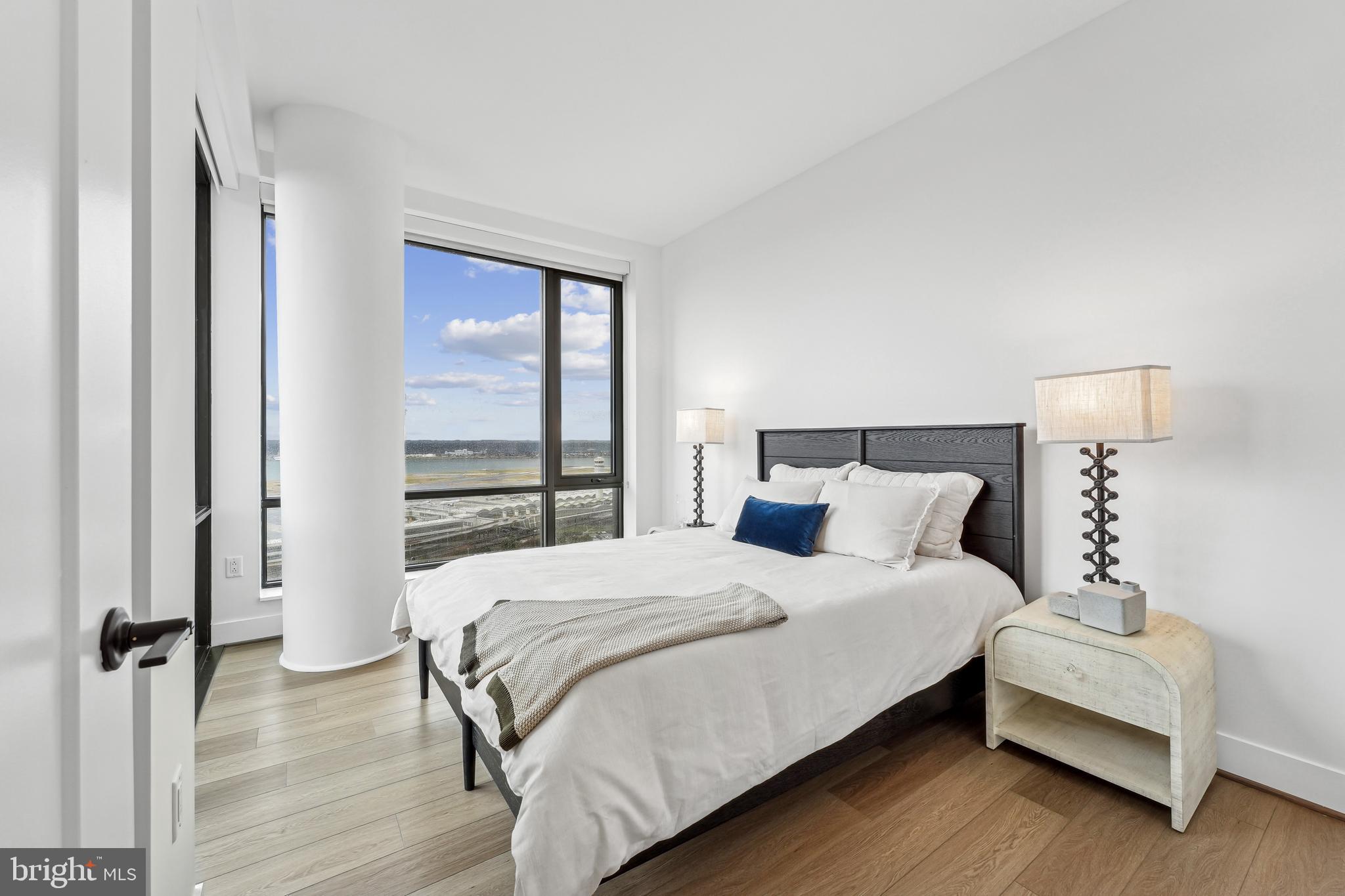 CRYSTAL CITY - Residential Lease