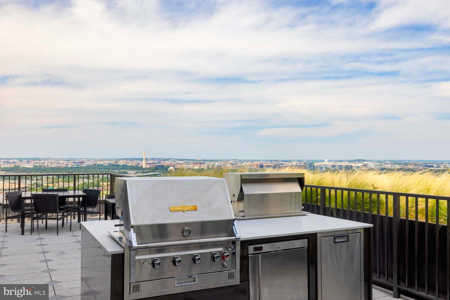 CRYSTAL CITY - Residential Lease