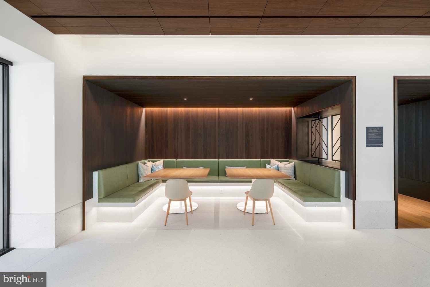 CRYSTAL CITY - Residential Lease