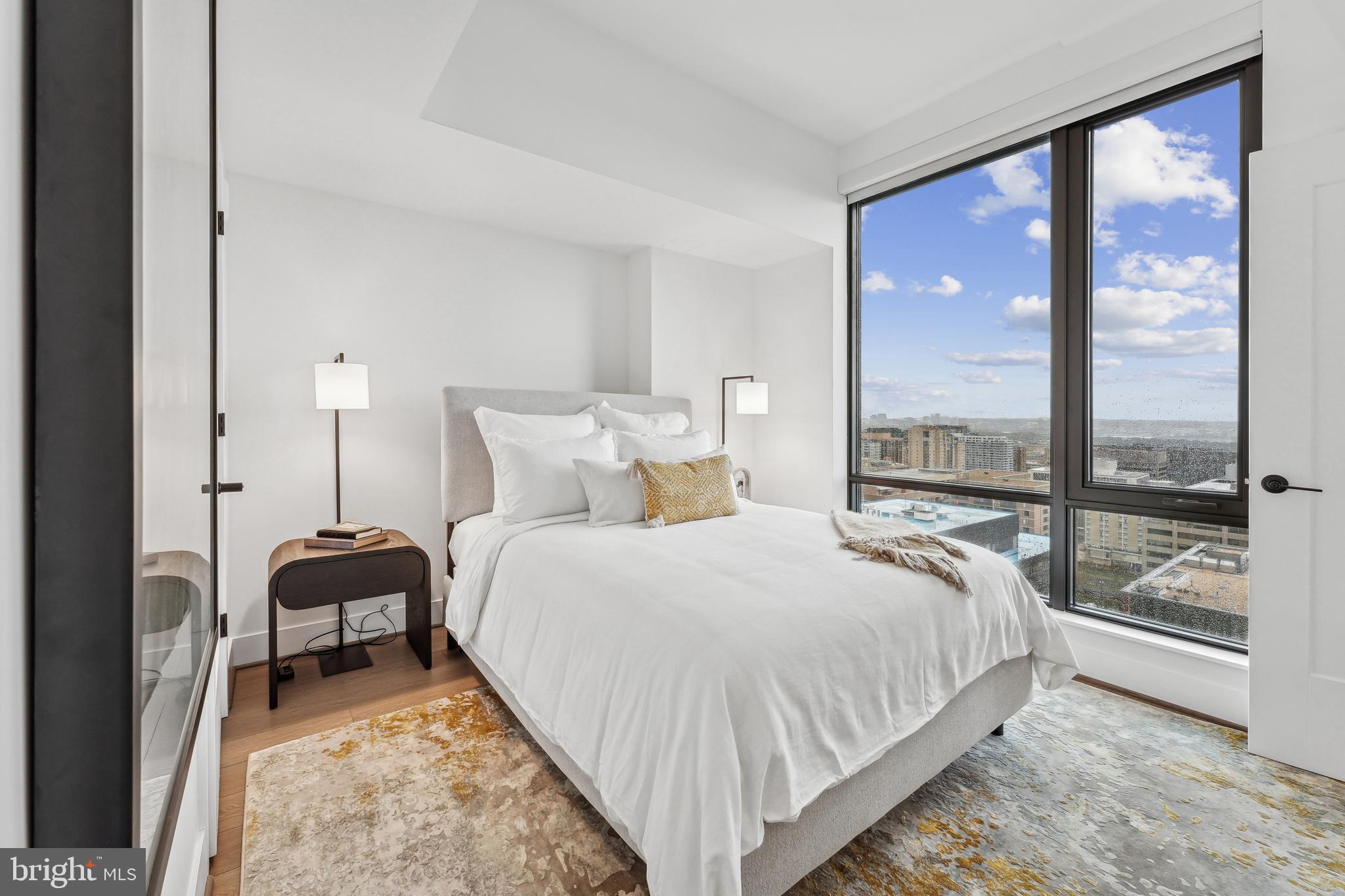 CRYSTAL CITY - Residential Lease