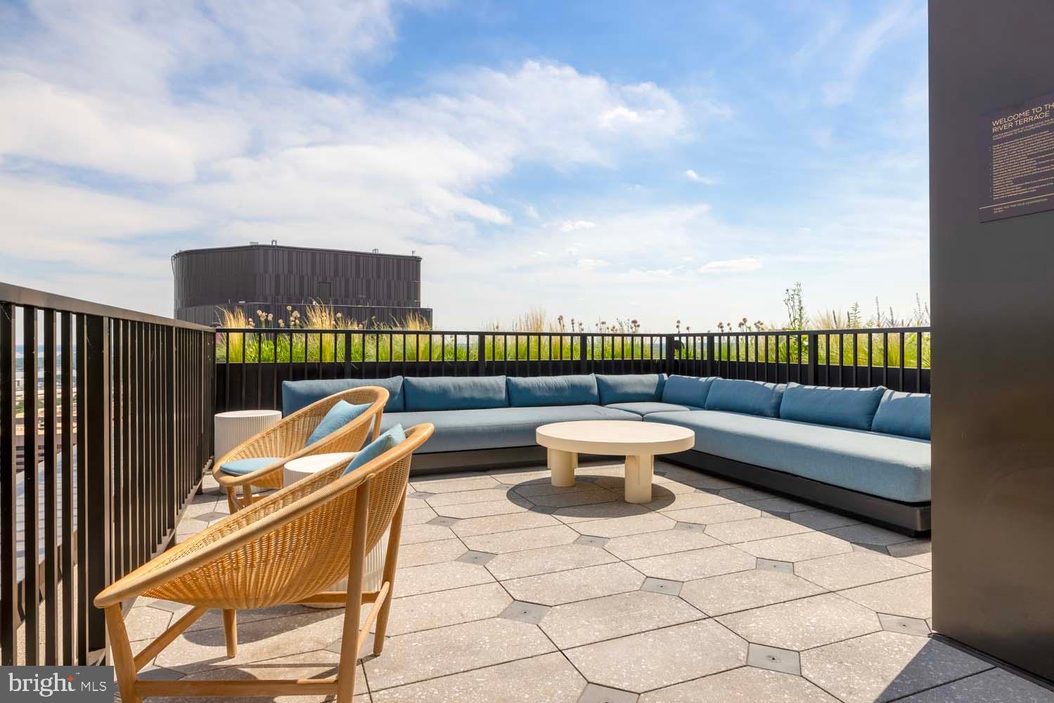 CRYSTAL CITY - Residential Lease