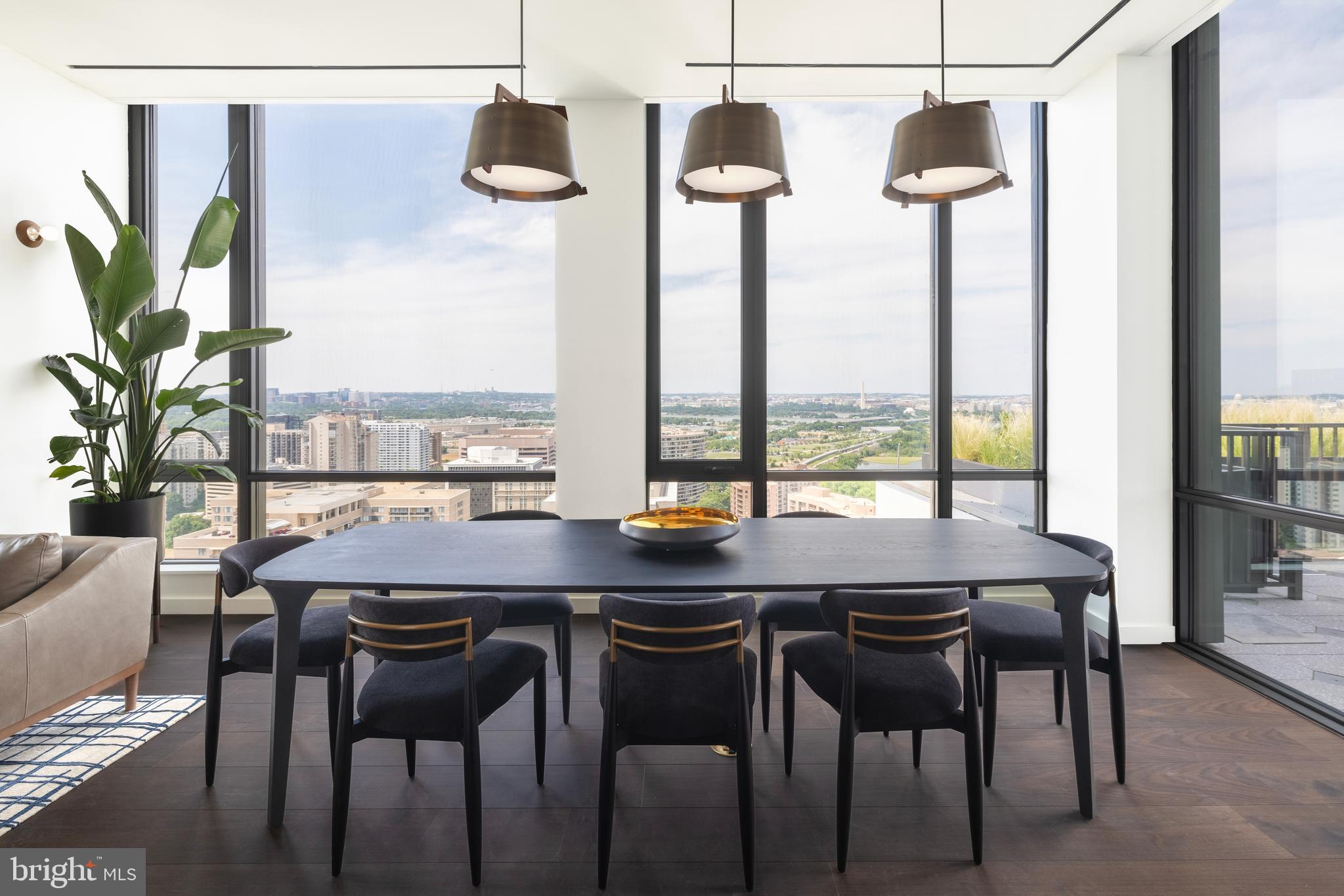 CRYSTAL CITY - Residential Lease