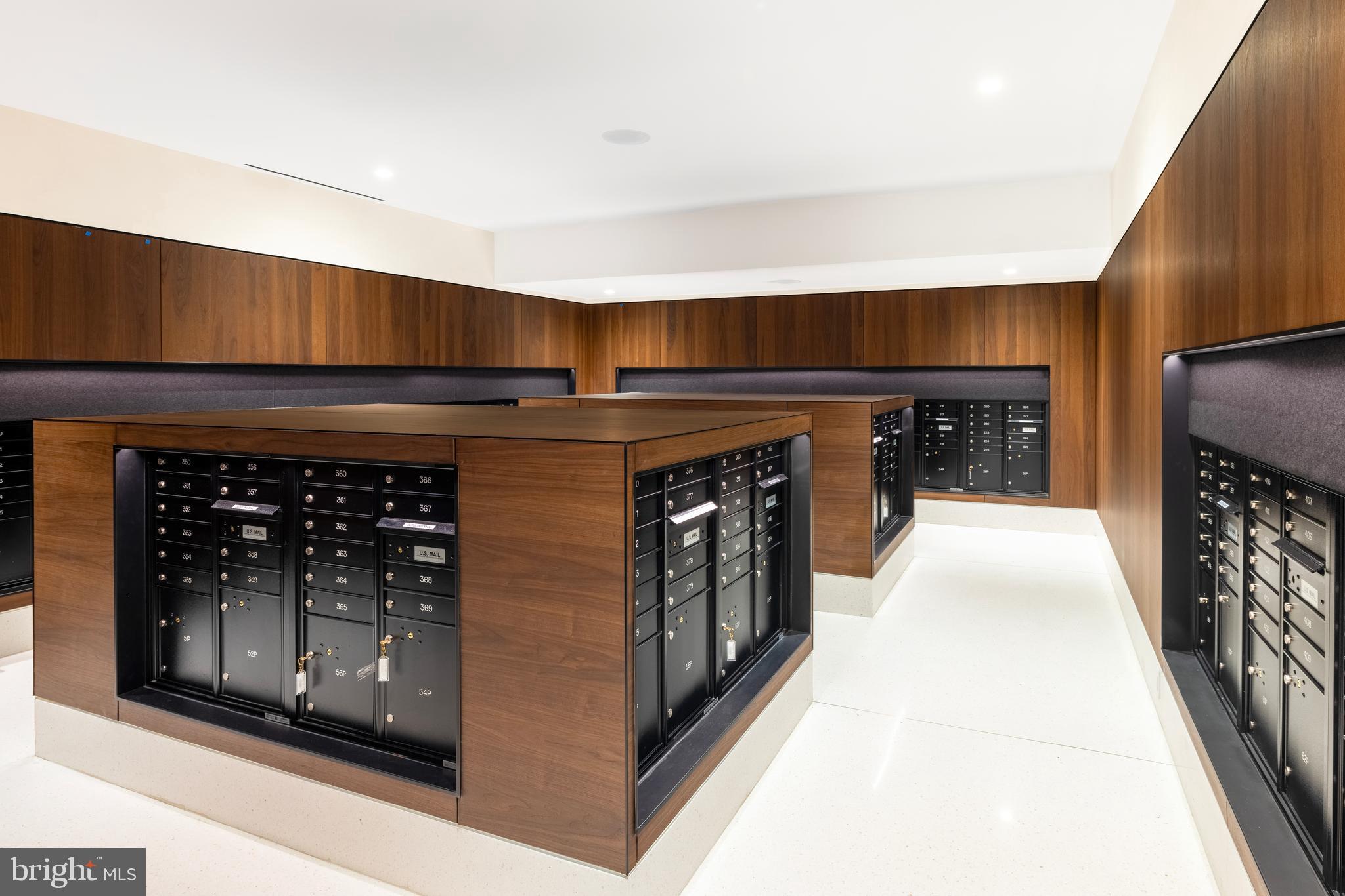 CRYSTAL CITY - Residential Lease