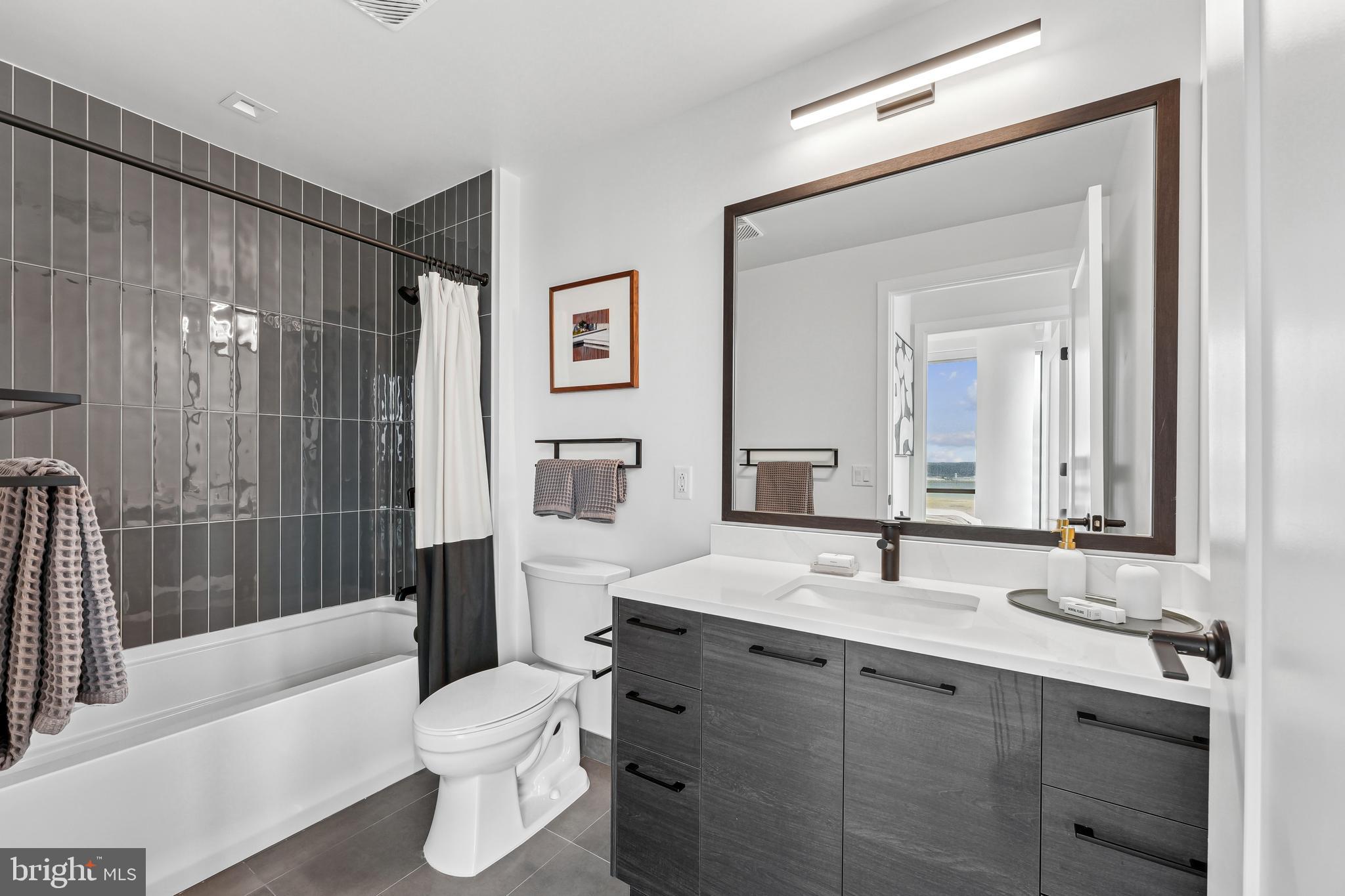 CRYSTAL CITY - Residential Lease