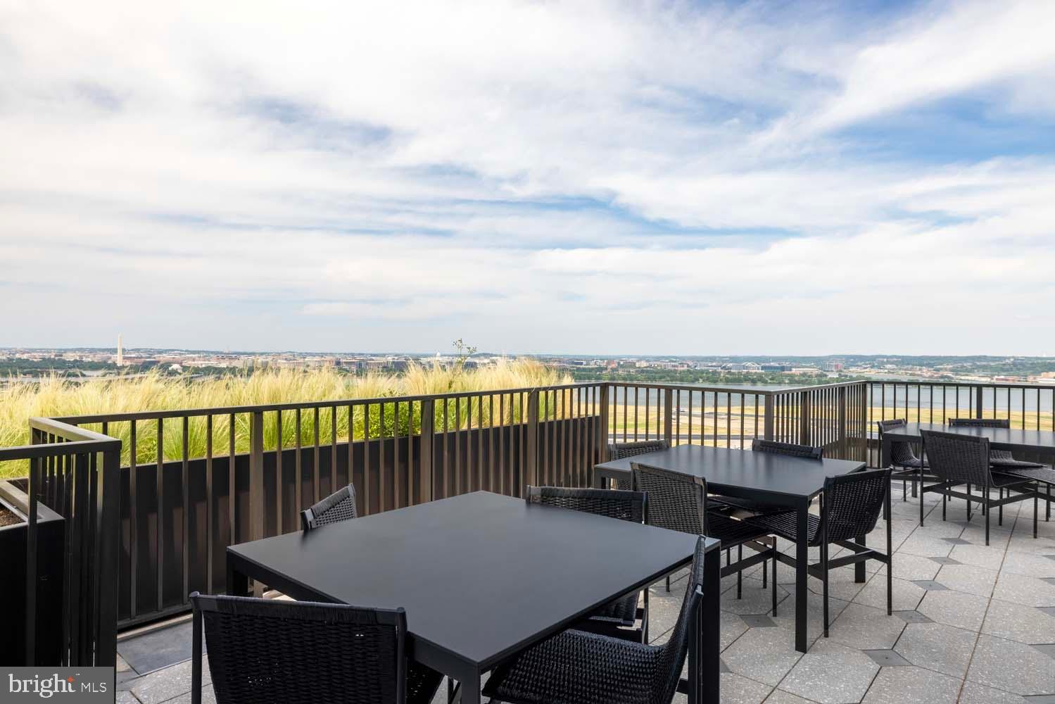 CRYSTAL CITY - Residential Lease