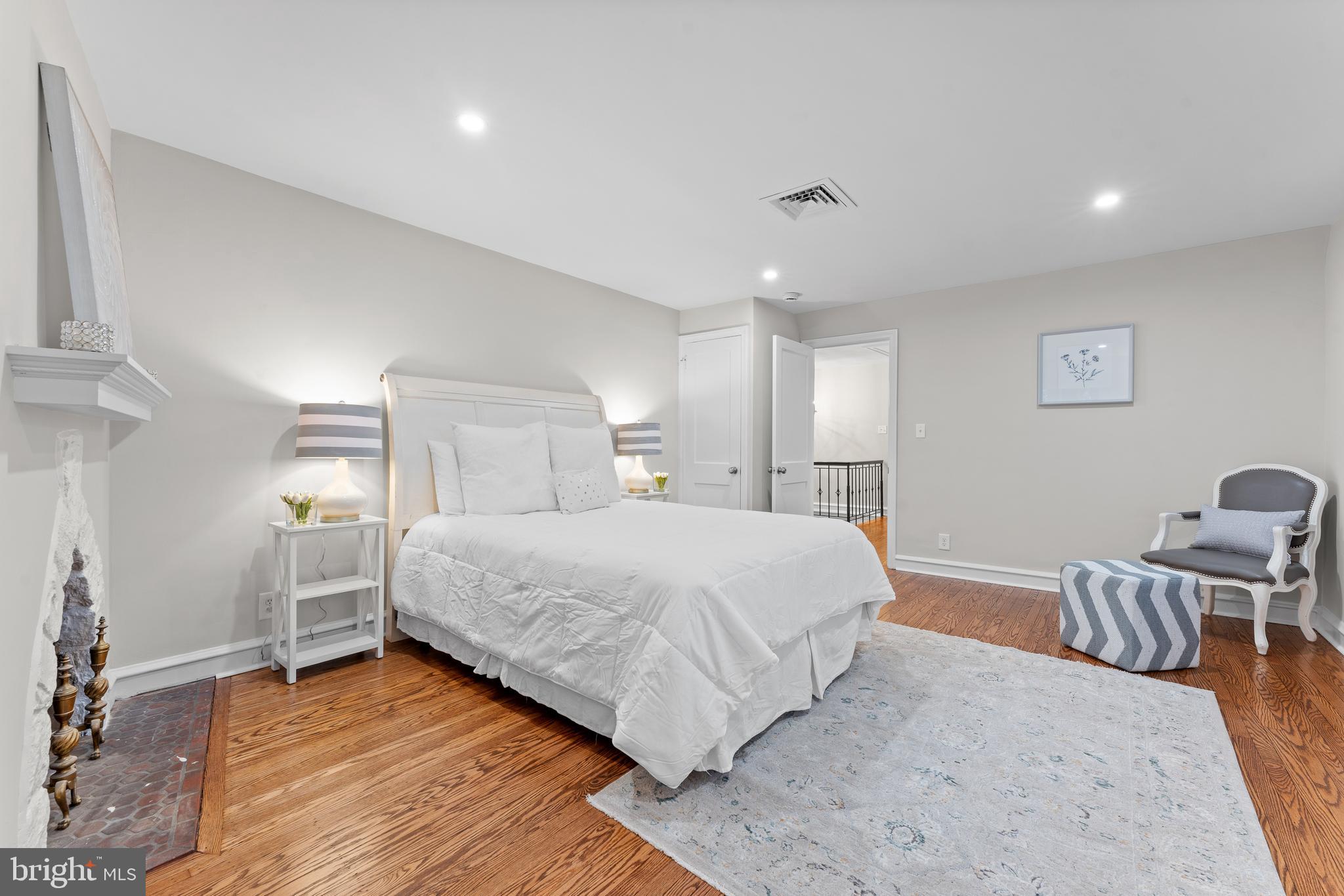 WALLINGFORD HILLS - Residential