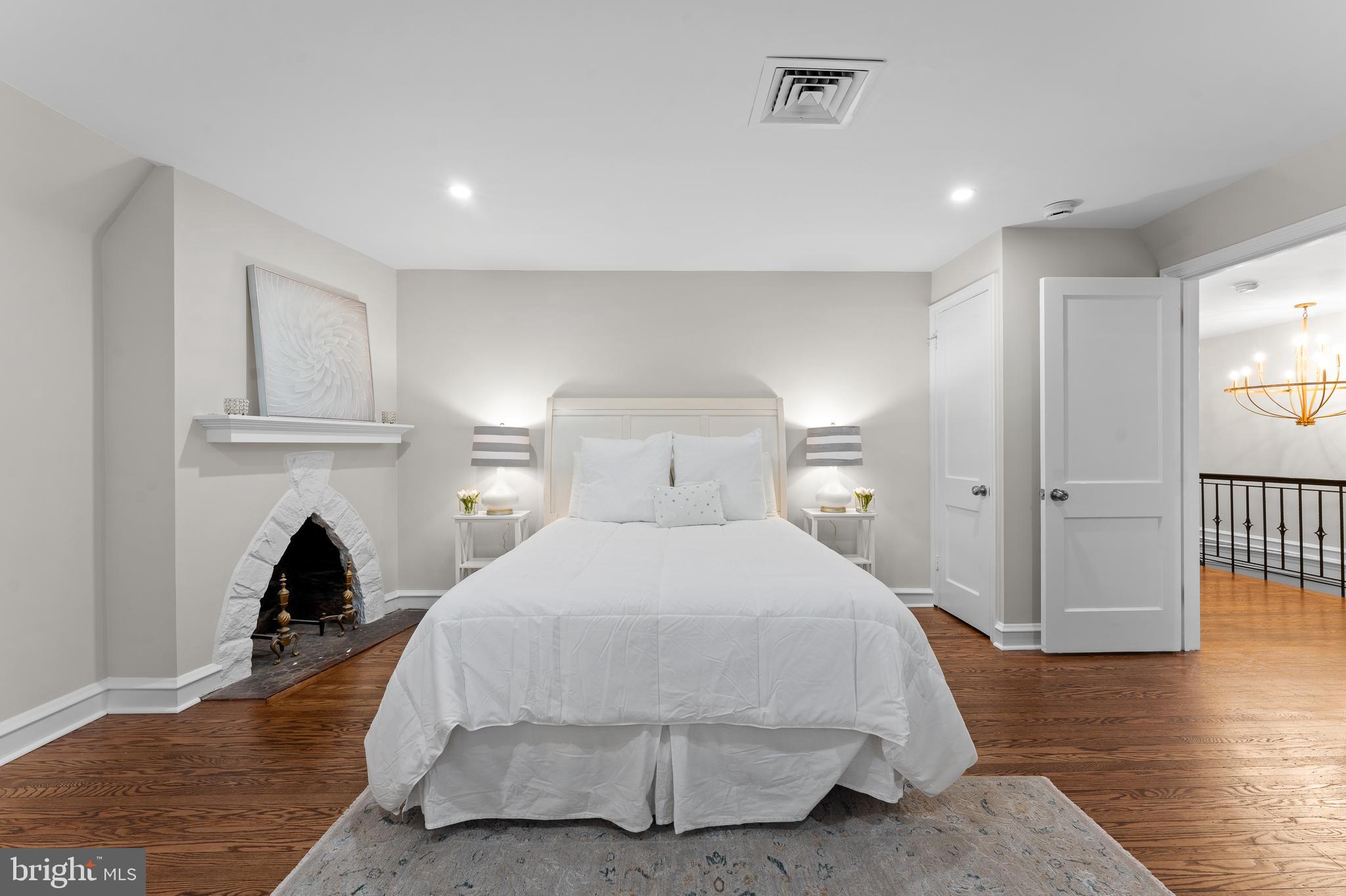 WALLINGFORD HILLS - Residential