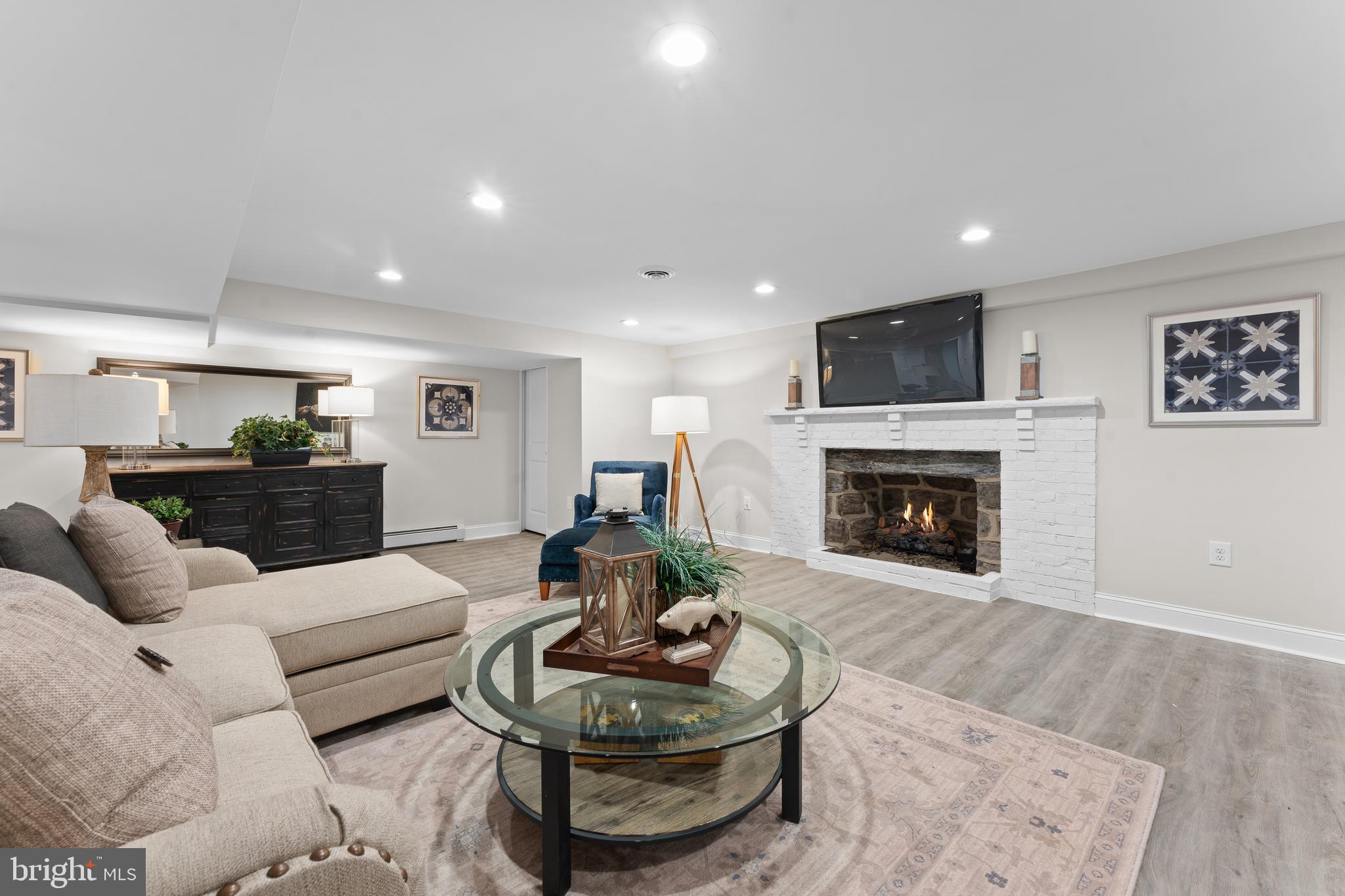 WALLINGFORD HILLS - Residential