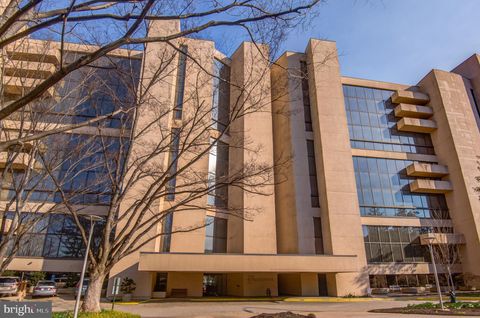 Photo of 1101 S Arlington Ridge Road #106, ARLINGTON, VA 22202 (MLS # VAAR2070438)