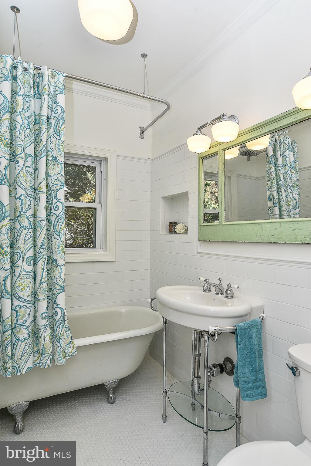 LEE HEIGHTS - Residential