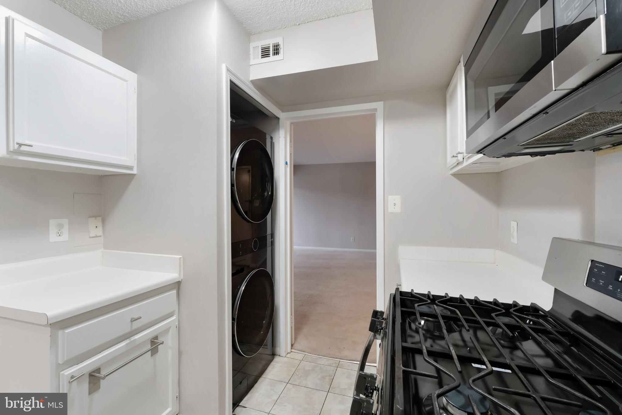 HUNTERS WOODS VILLAGE - Residential