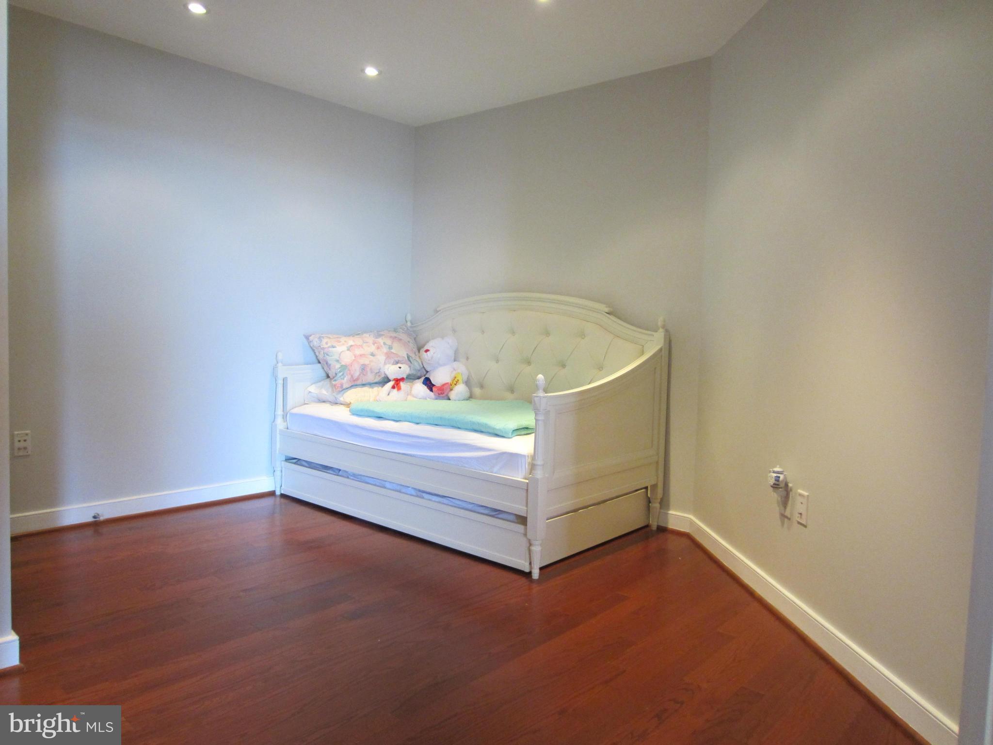 ONE NATIONAL HARBOR CONDOMINIUM - Residential Lease