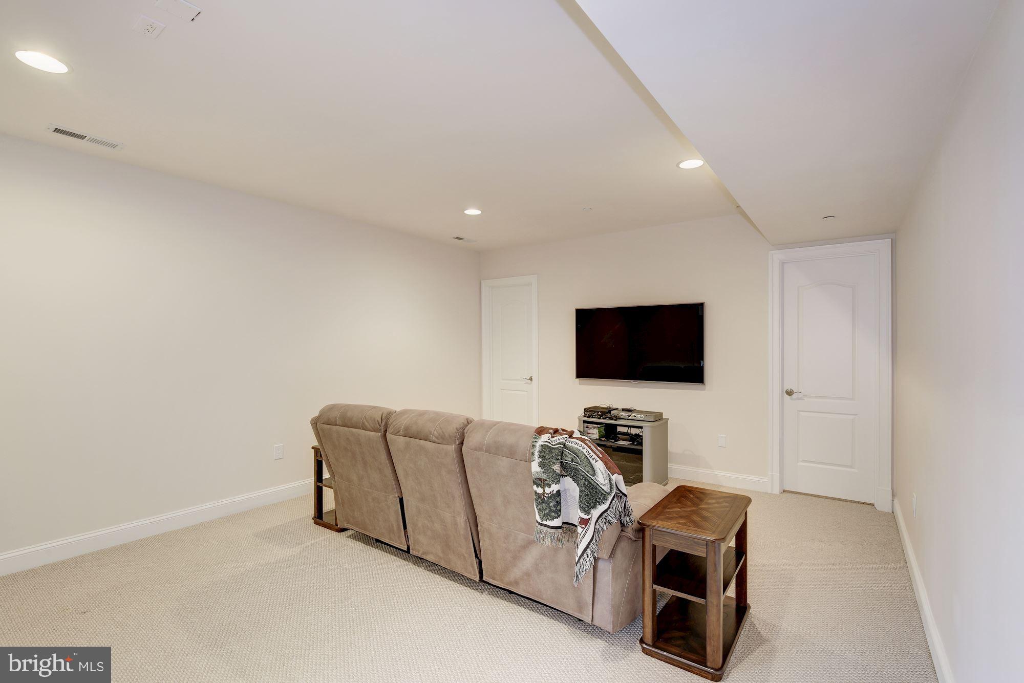 KENTSDALE ESTATES - Residential