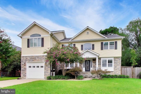 Photo of 7126 Wayne Drive, ANNANDALE, VA 22003 (MLS # VAFX2341488)