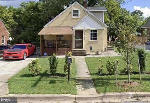 1203 FARMINGDALE AVENUE CAPITOL HEIGHTS MD 20743