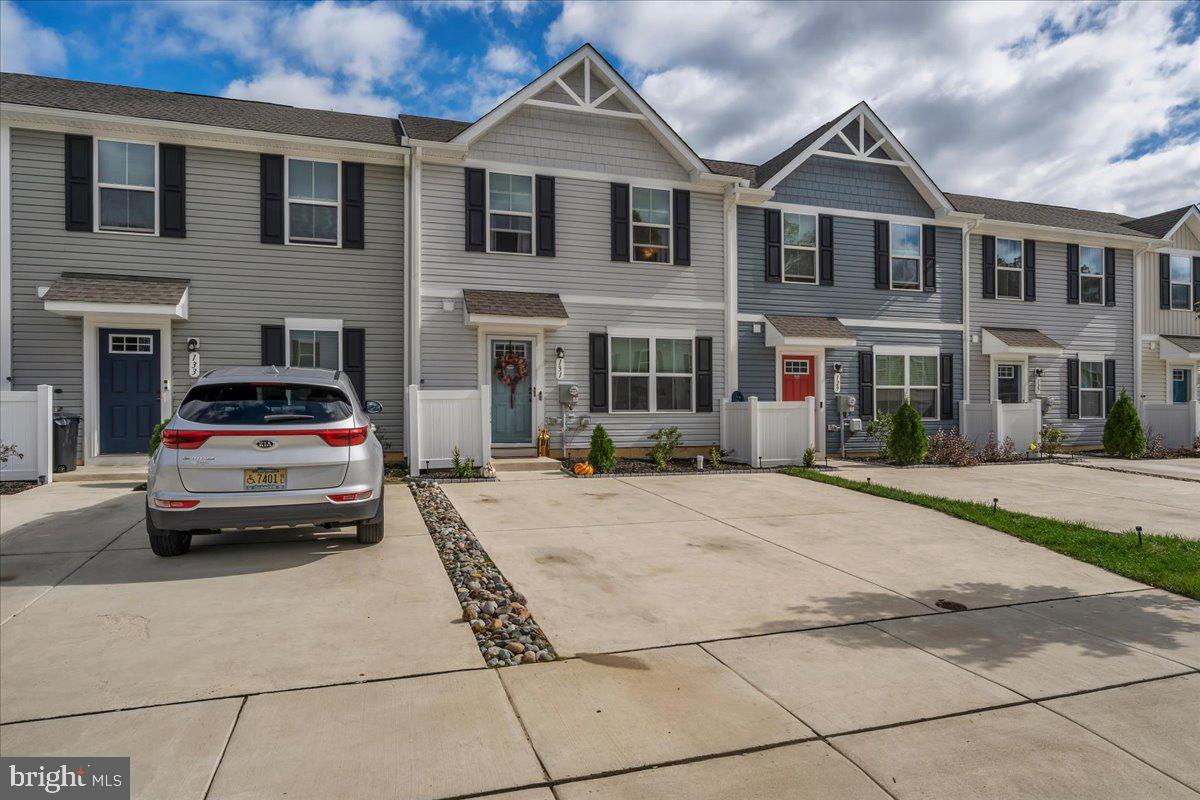 131 ROWAND WAY E