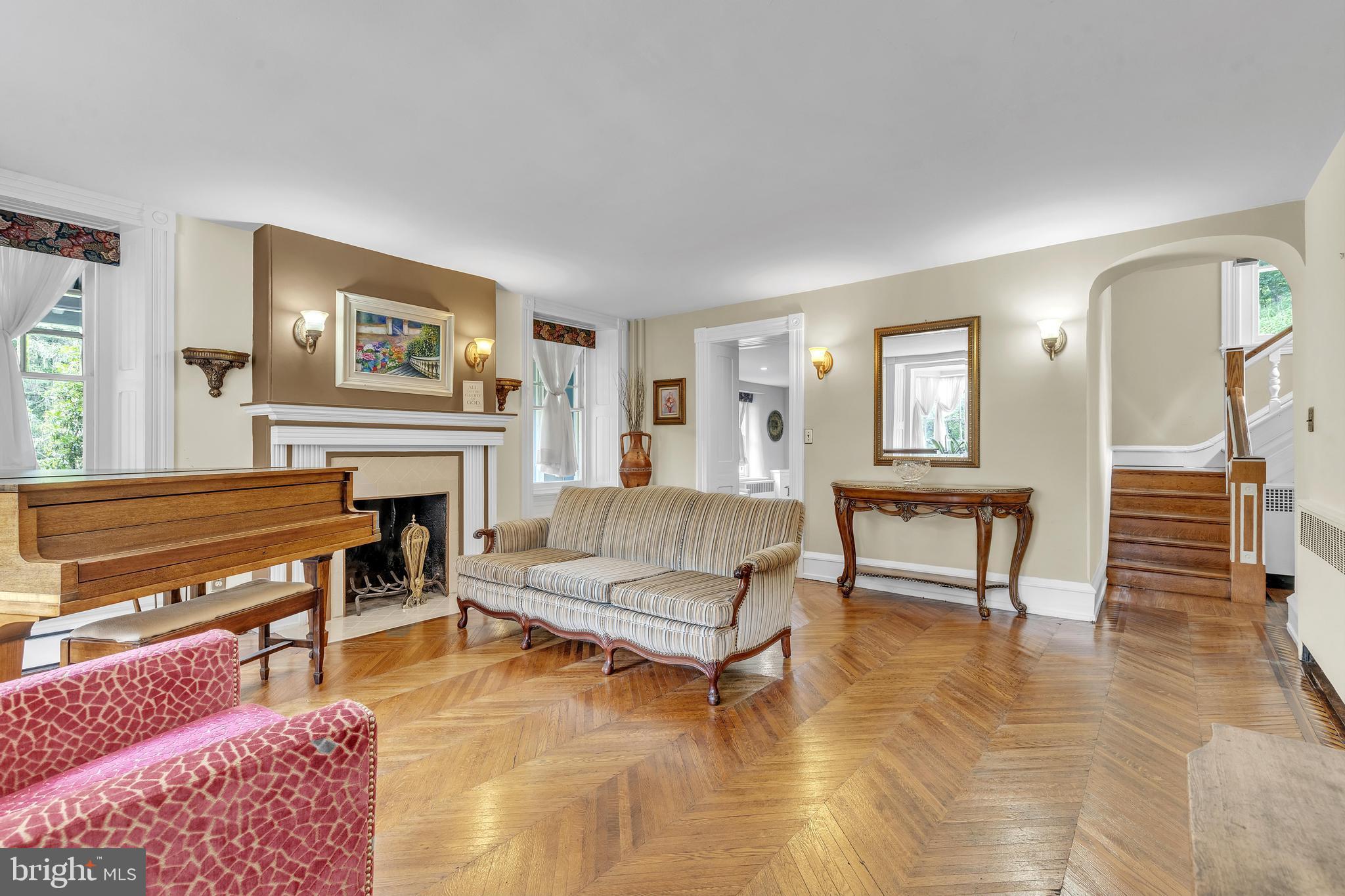 277 W BALTIMORE PIKE