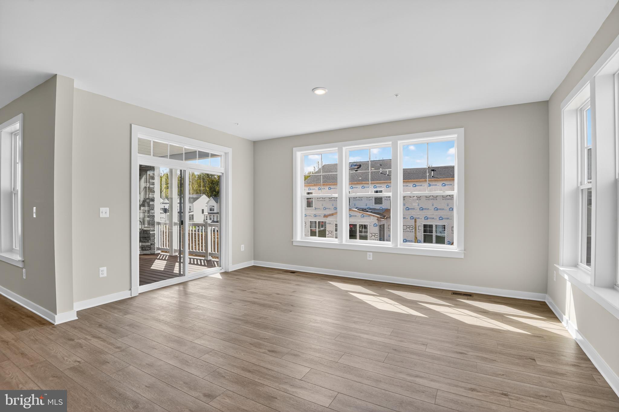 SOUTH LAKE - Residential