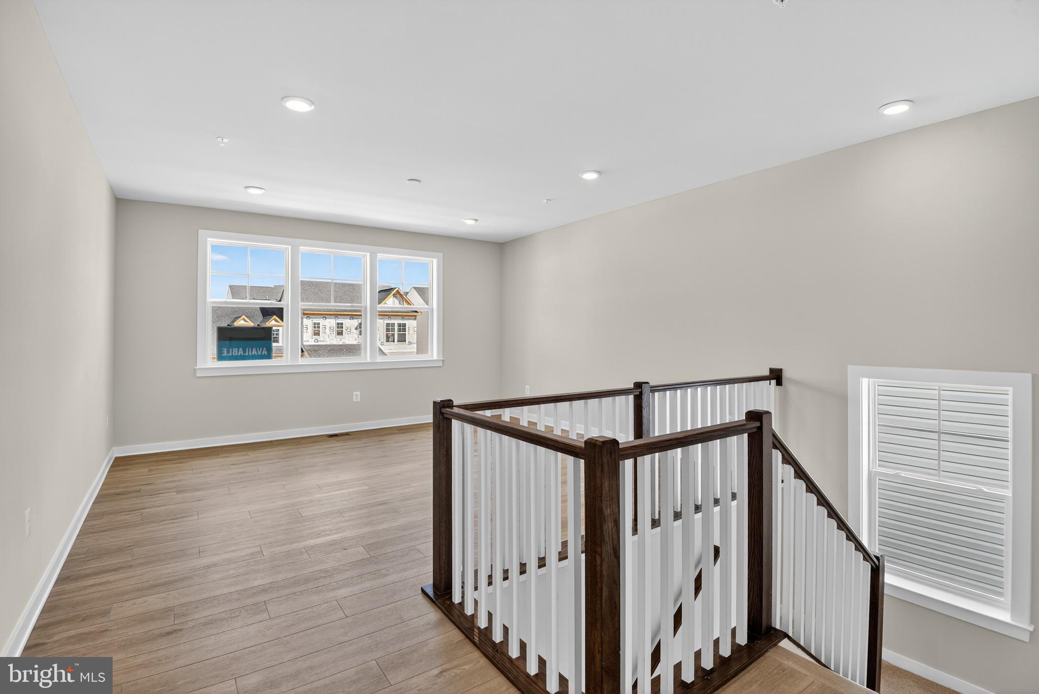 SOUTH LAKE - Residential