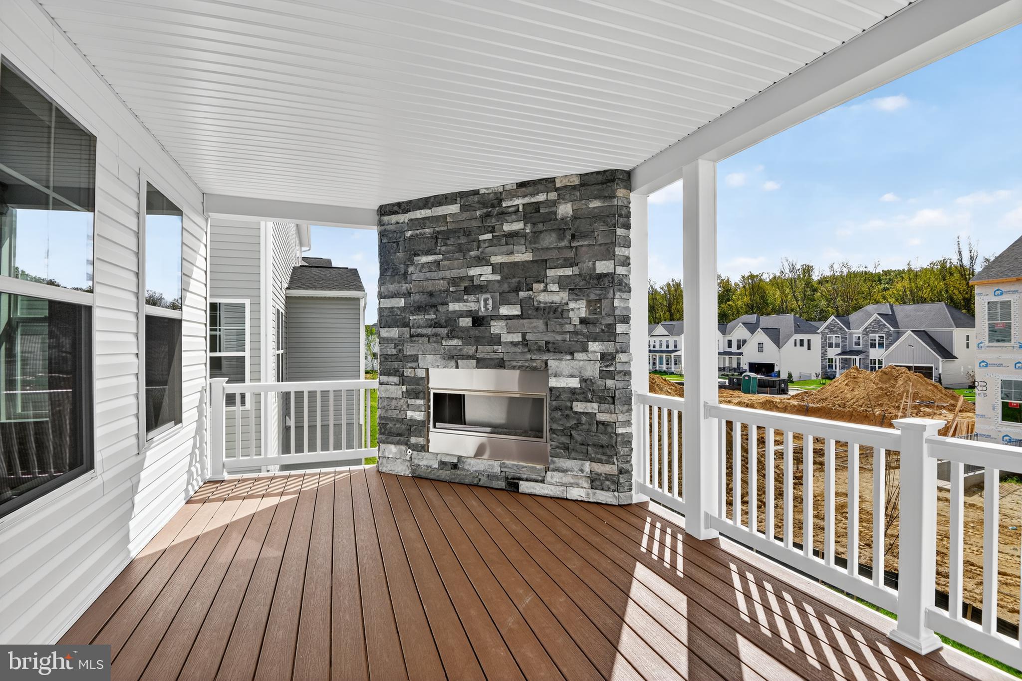 SOUTH LAKE - Residential