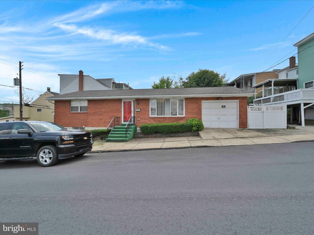 Photo of 22 W Cherry Street, SHENANDOAH, PA 17976 (MLS # PASK2022400)