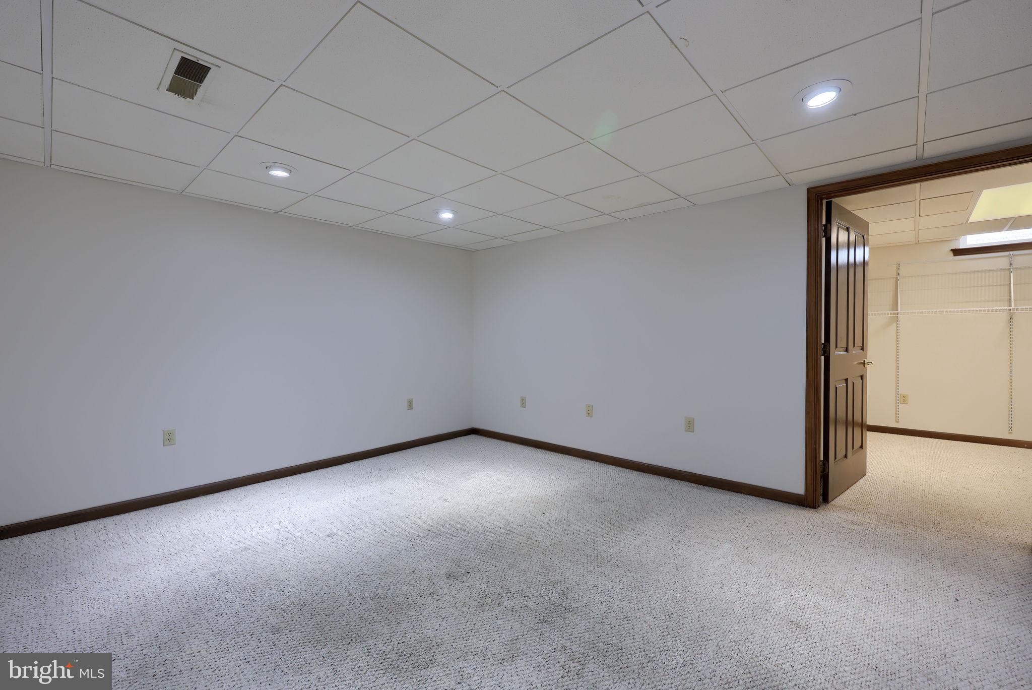 LOMBARD PINES - Residential