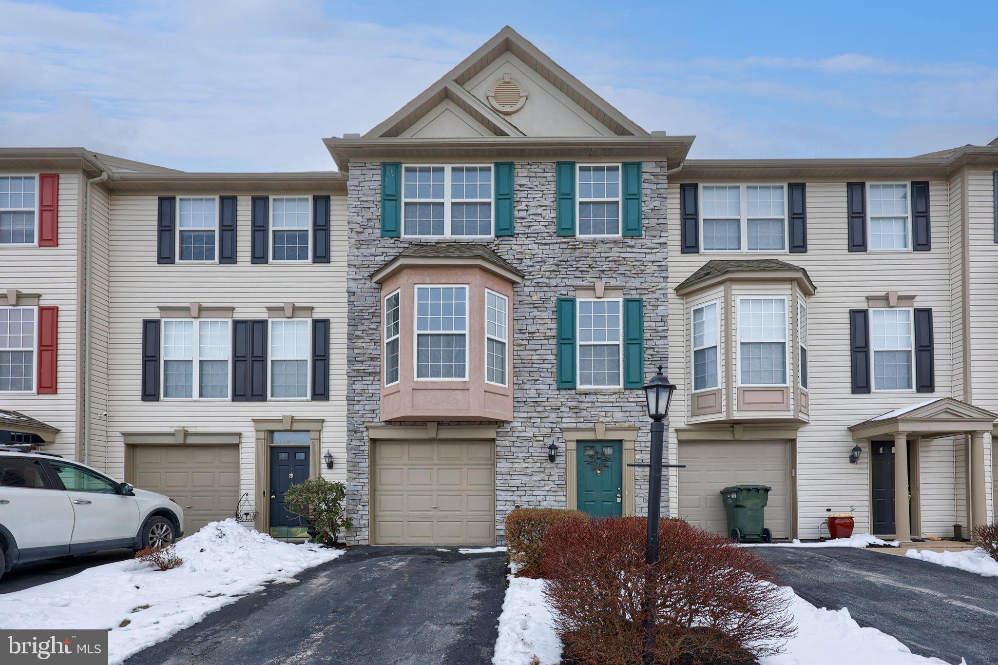 LOMBARD PINES - Residential