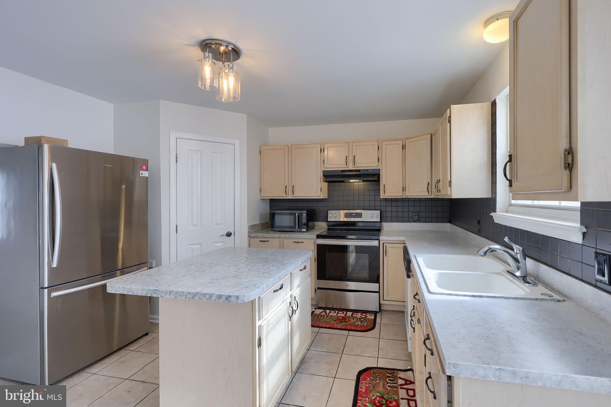 LOMBARD PINES - Residential