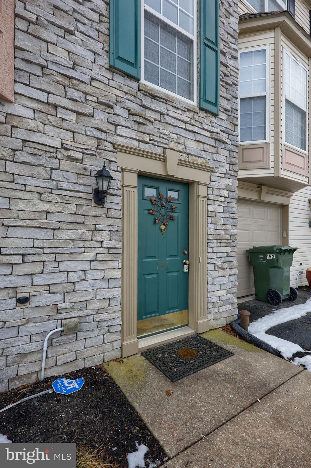 LOMBARD PINES - Residential