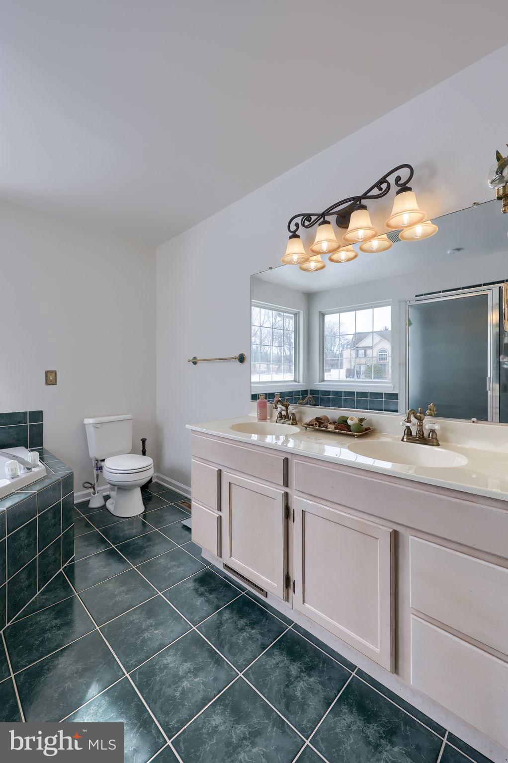 LOMBARD PINES - Residential