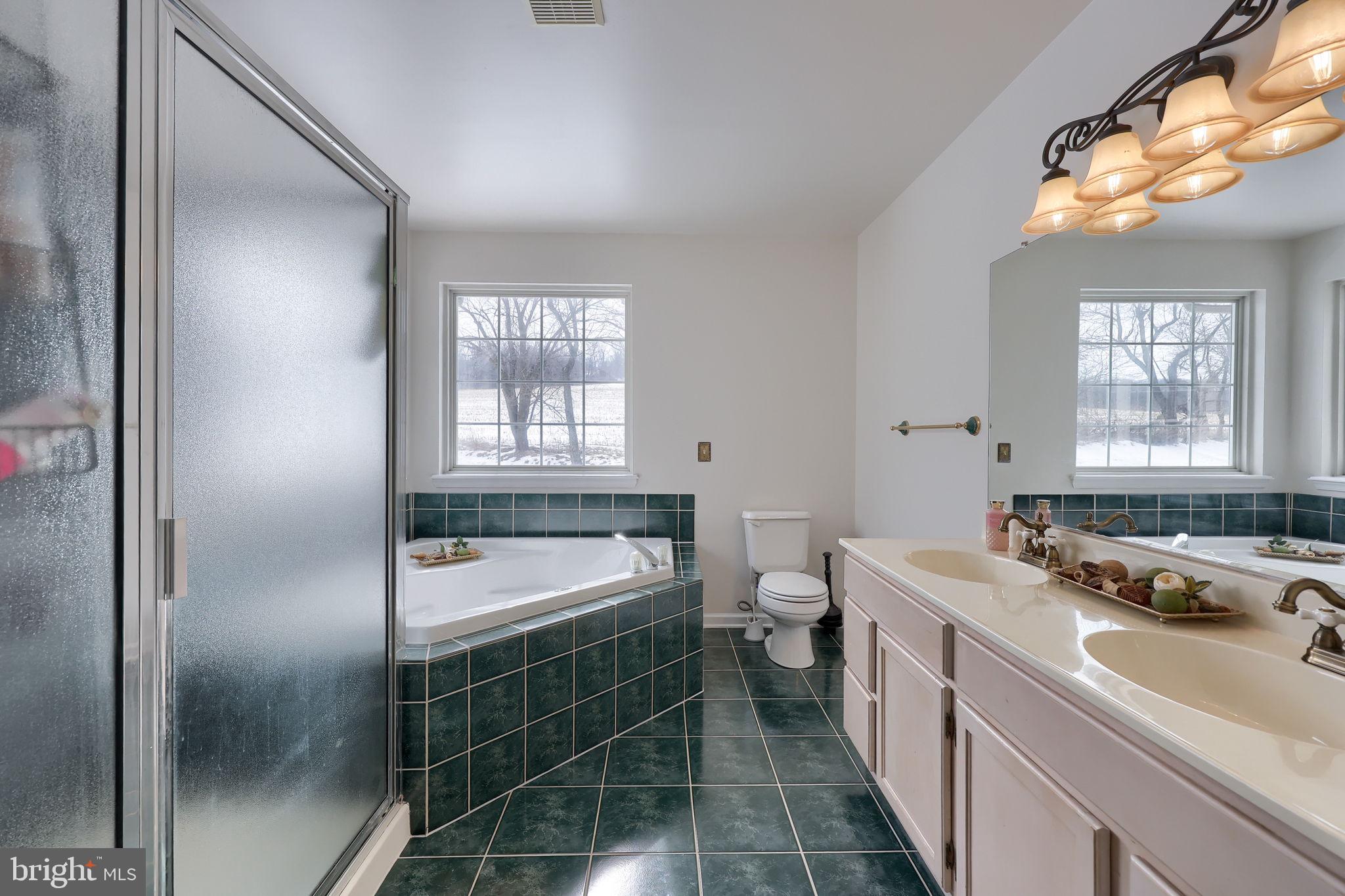 LOMBARD PINES - Residential