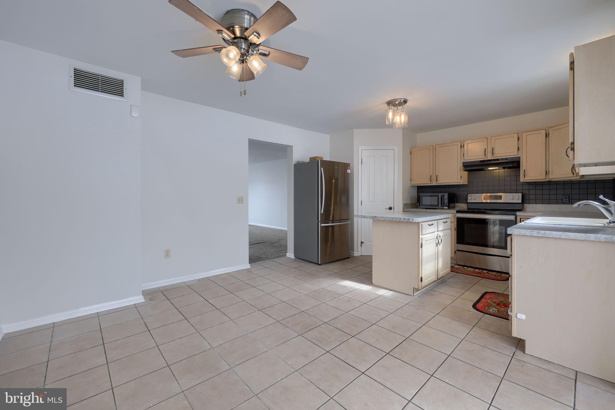 LOMBARD PINES - Residential