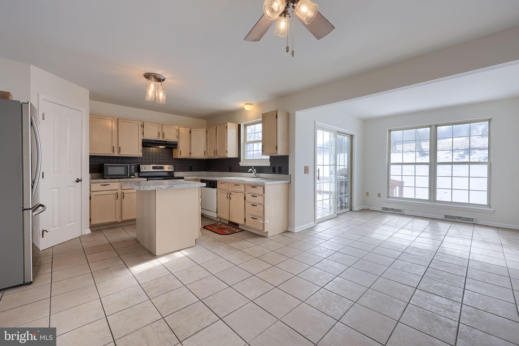 LOMBARD PINES - Residential