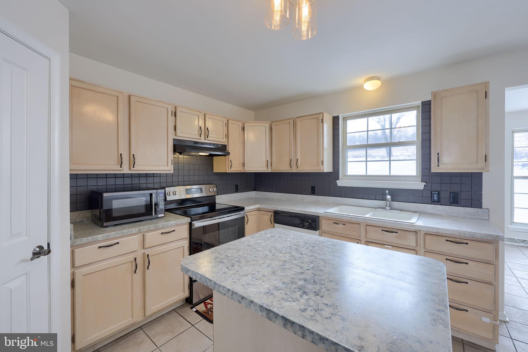 LOMBARD PINES - Residential