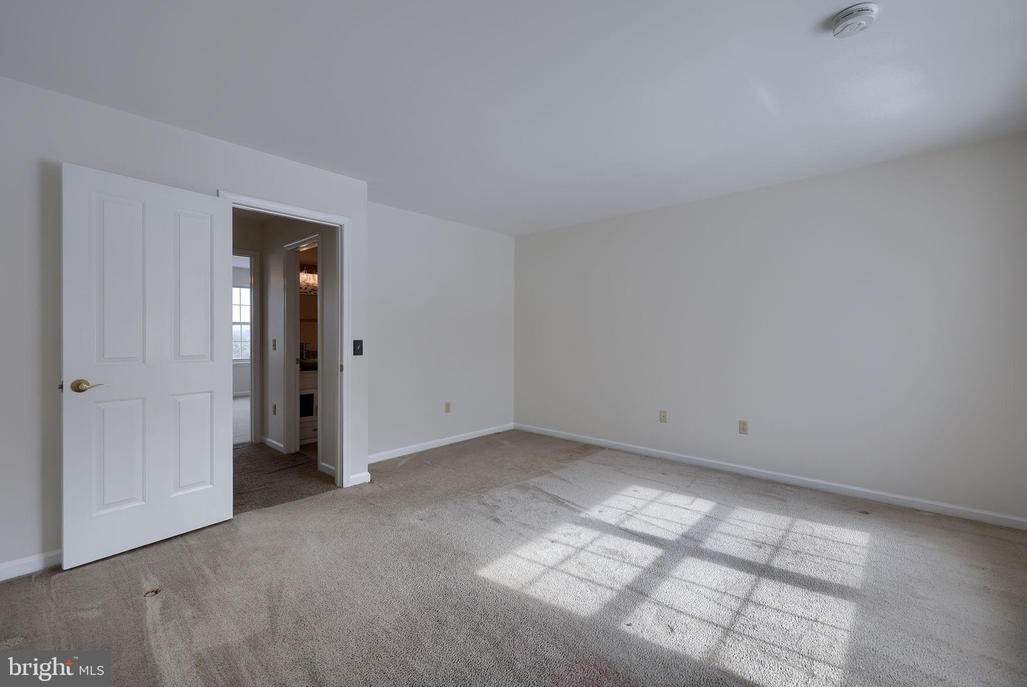 LOMBARD PINES - Residential