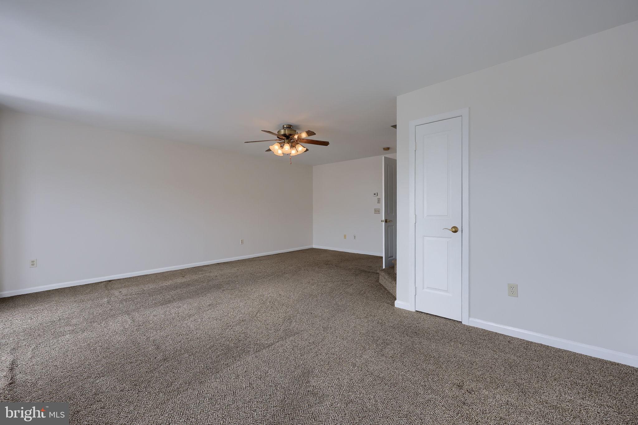 LOMBARD PINES - Residential