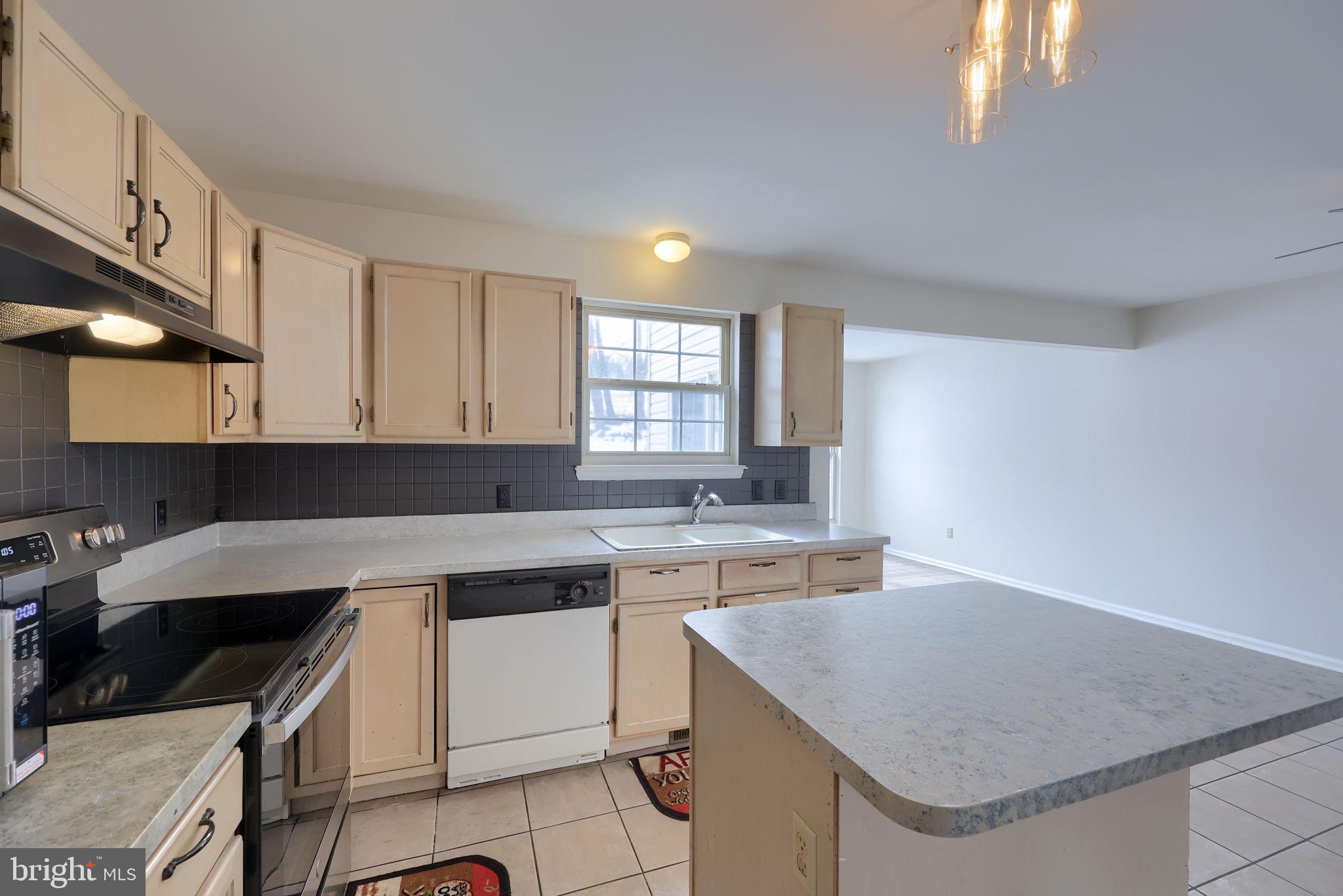 LOMBARD PINES - Residential