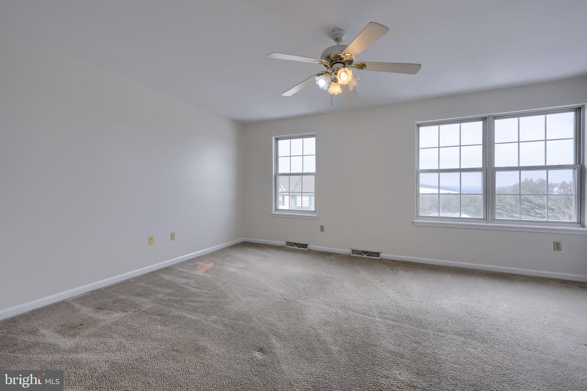 LOMBARD PINES - Residential