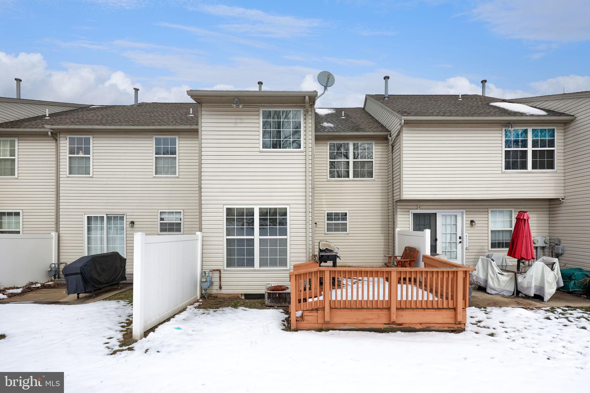 LOMBARD PINES - Residential