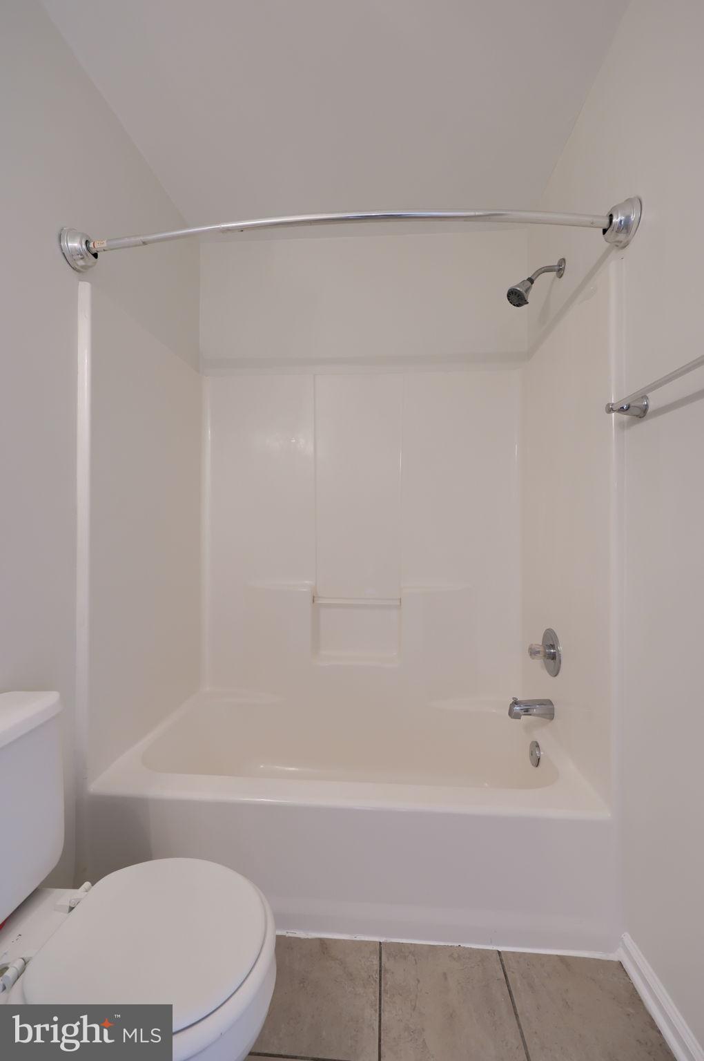 LOMBARD PINES - Residential