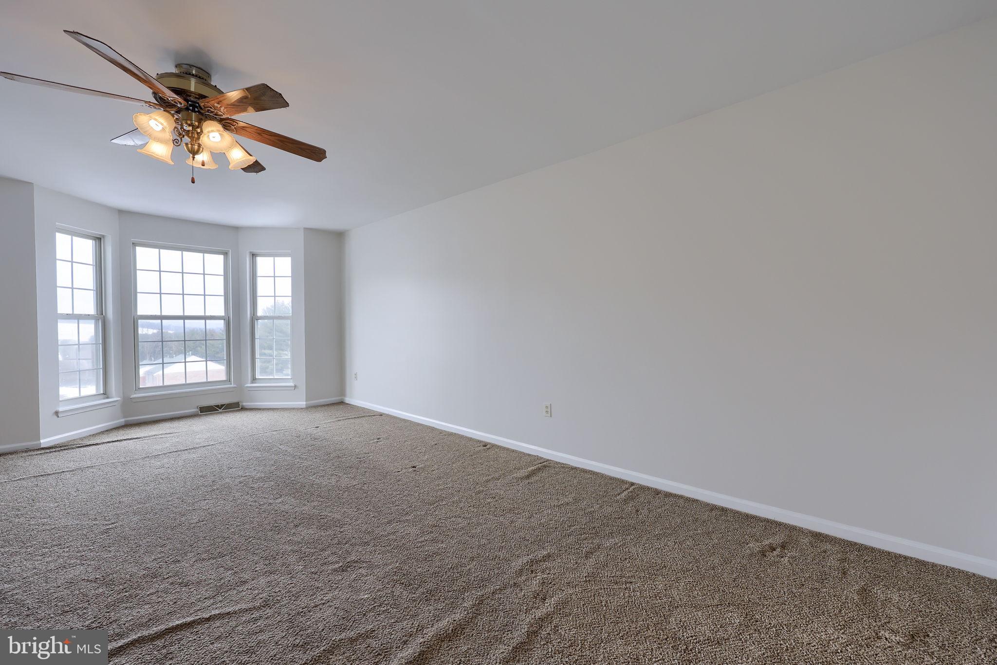 LOMBARD PINES - Residential