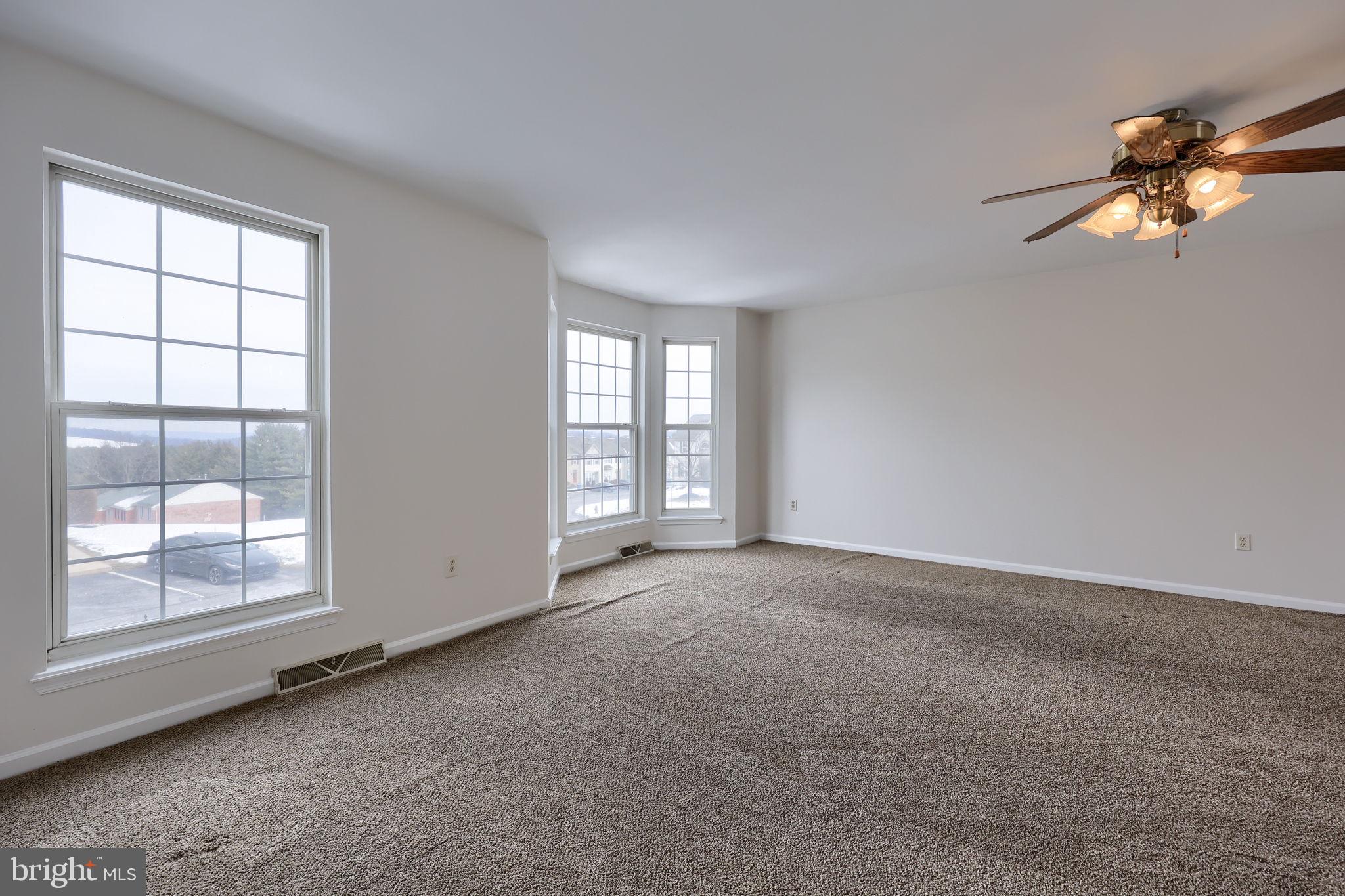 LOMBARD PINES - Residential