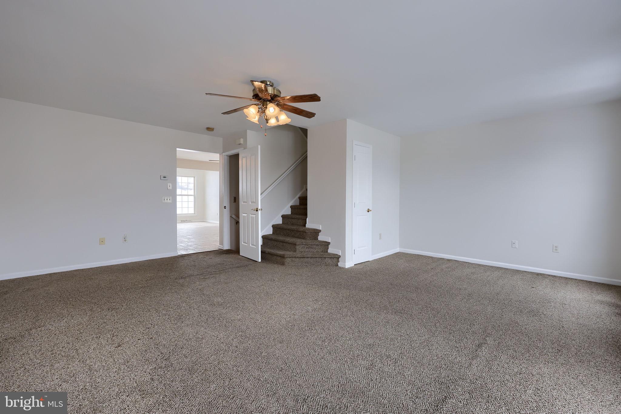 LOMBARD PINES - Residential