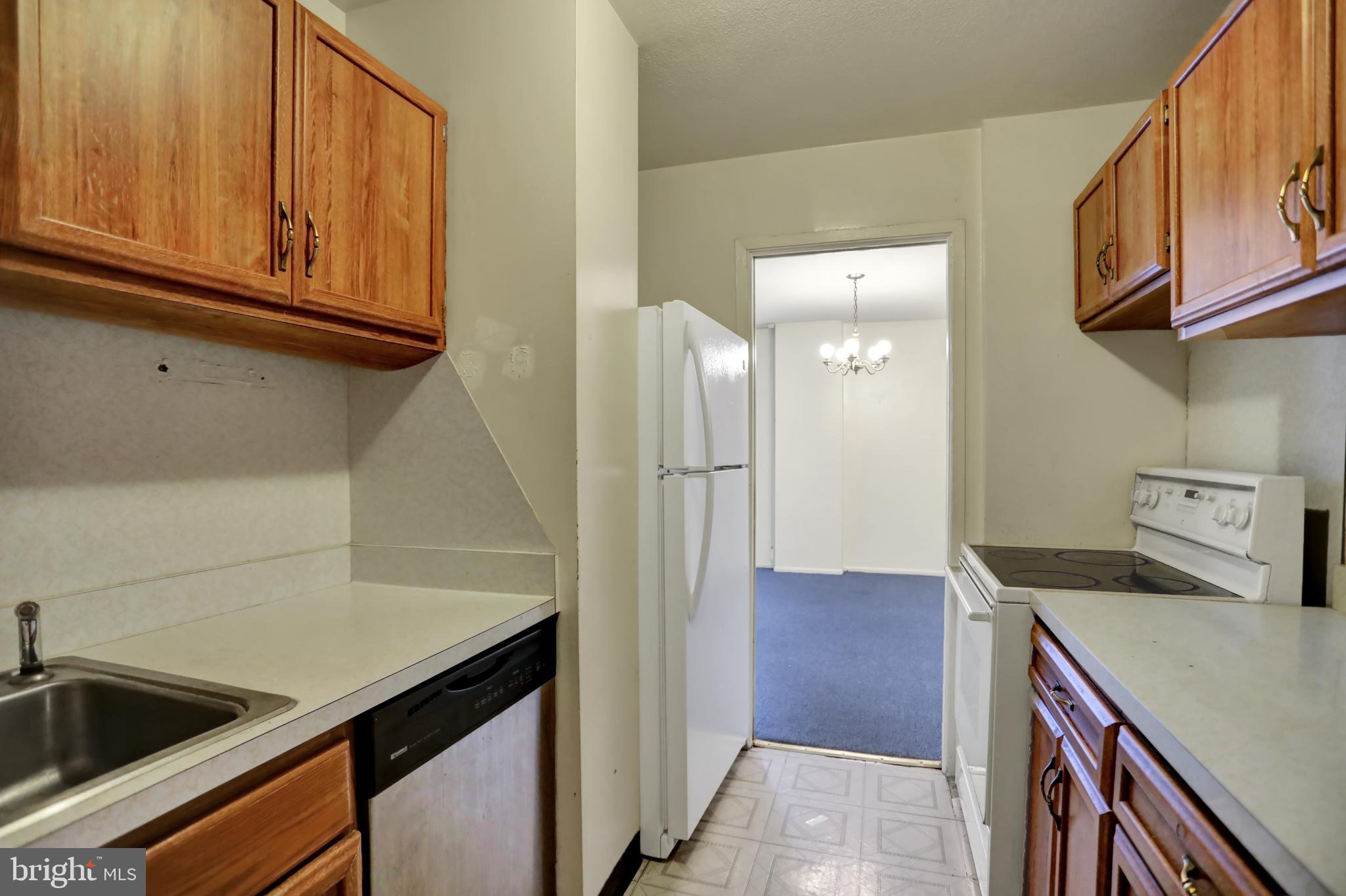 UNIVERSITY ONE CONDOMINIUMS - Residential