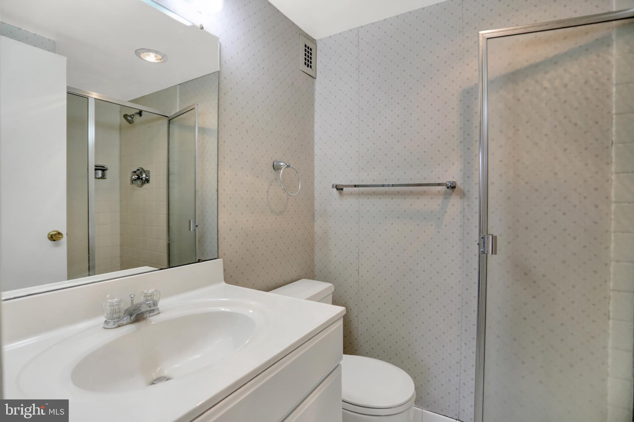 UNIVERSITY ONE CONDOMINIUMS - Residential