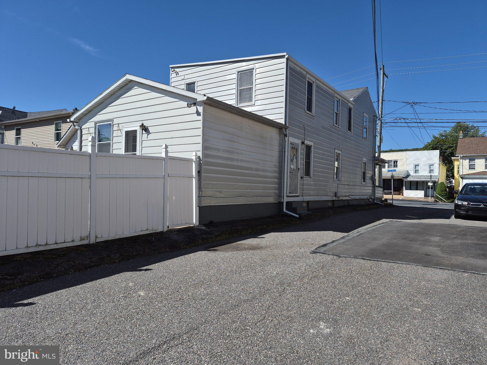 2 TAMAQUA STREET 4